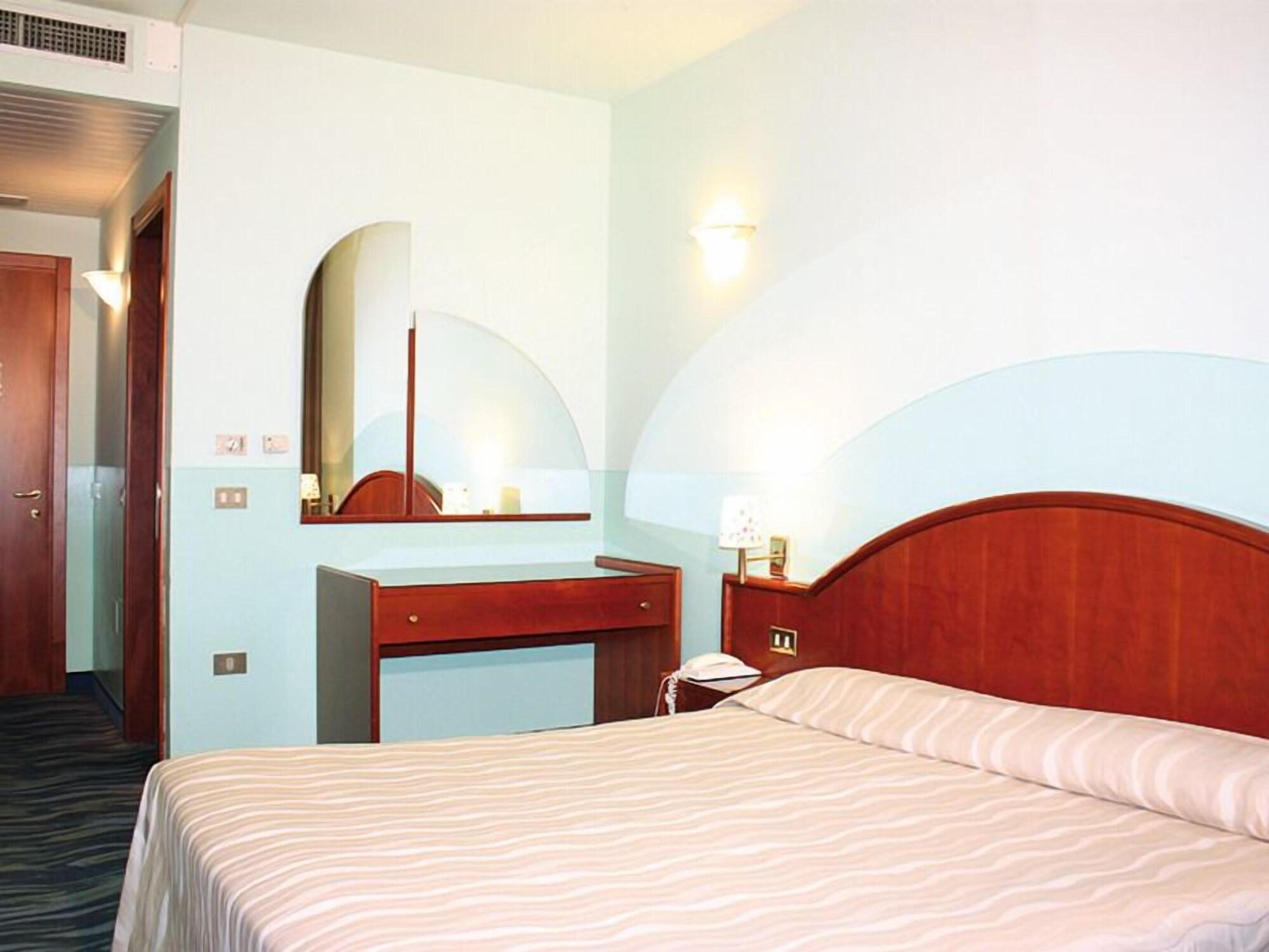 Hotel Porto Azzurro Sirmione Exterior photo